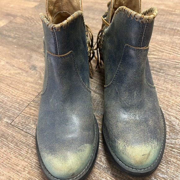 Circle G 6.5 excellent condition round toed fringe booties! Great faded blue - Picture 8 of 11